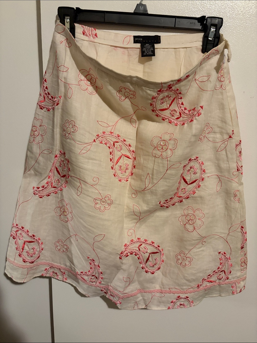 Grace Elements Size 6 petite Cream Skirt with Pink Paisley Embroidery